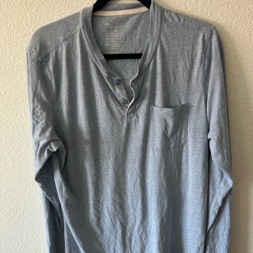 GAP Men's Long Sleeve Gray Henley Shirt